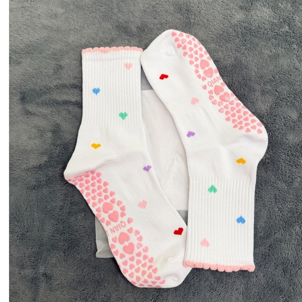 Grip Socks Women OS White NWT Heart Print Lettuce Trim Yoga Pilates